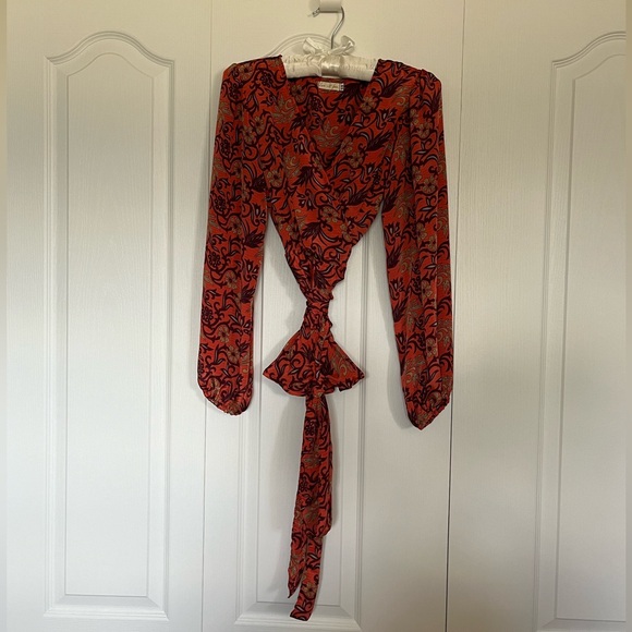 🇨🇦 Love Not Fear silk wrap blouse s/m - Picture 2 of 9